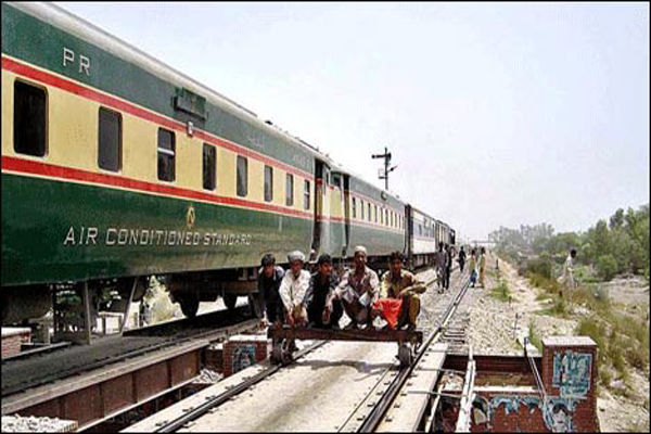 پچاس ہزارایکڑاراضی پرقبضہ ہوچکا ہے،محکمہ ریلوے