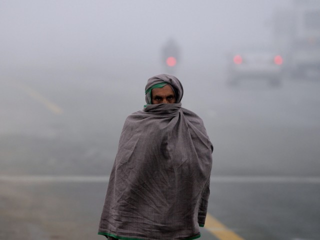 پنجاب کے مختلف شہر آج بھی شدید دھند کی لپیٹ میں