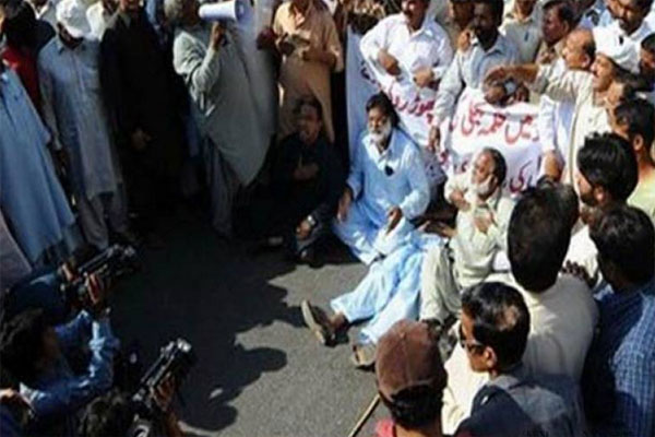 لاہور : مقتول واپڈا ملازم کے قاتل عدم گرفتار ہونے پر احتجاج