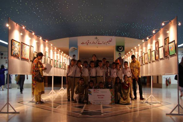 اسلام آباد:آرٹس کی نمائش میں بچوں کی موج مستی