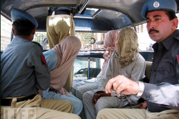 کراچی:اتحاد ٹاؤن سے 5 مطلوب ملزمان گرفتار