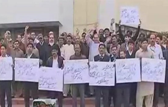 لازمی سروس ایکٹ لاگو،عدم عملدرآمد پر نوکری کھونے کا خدشہ