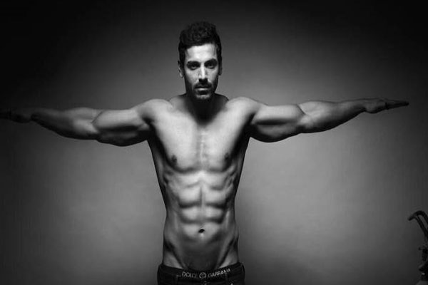 ممبئی :جان ابراہم کی فلم روکی ہینڈسم کا ٹریلر ریلیز