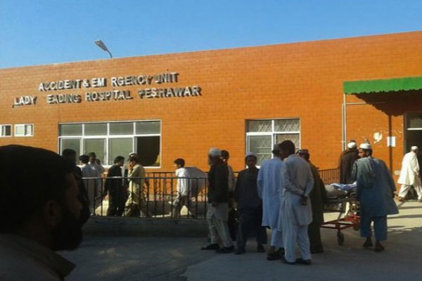 پشاور: لیڈی ریڈنگ اسپتال کے سولہ ملازمین فارغ