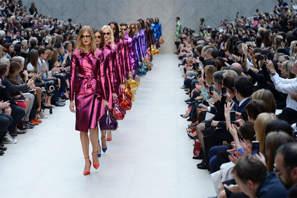 لندن فیشن ویک پورے آب و تاب سے جاری