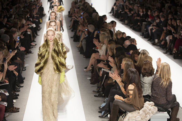 نیویارک فیشن ویک کی رنگینیاں جاری