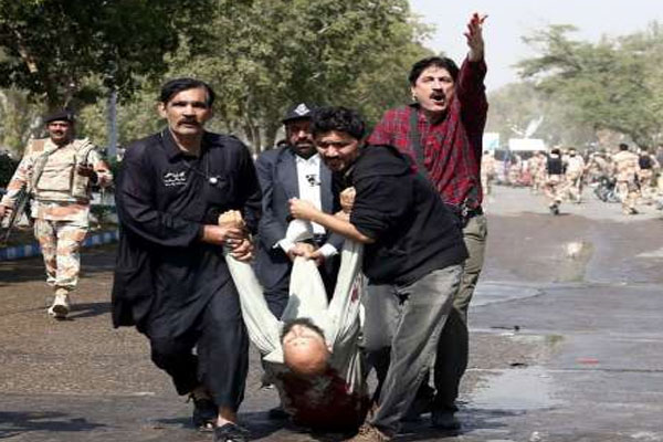 کراچی: شیلنگ اور فائرنگ سے دو مظاہرین جاں بحق