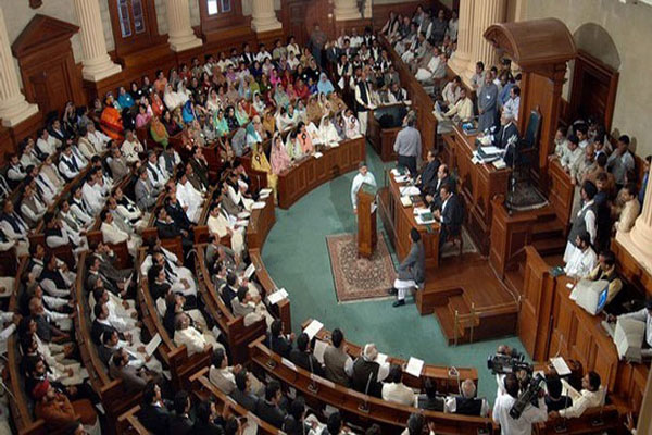 لاہور :تعلیمی اداروں میں فیسوں میں اضافہ روکنے کیلئے قرارداد منظور