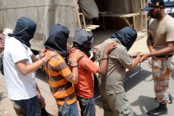 رینجرز نے اسٹریٹ کرائمز میں ملوث ملزمان کو میڈیا کے سامنے پیش کردیا