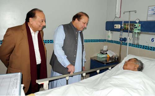 لاہور سانحہ : وزیر اعظم کی زخمیوں سے اسپتال میں عیادت