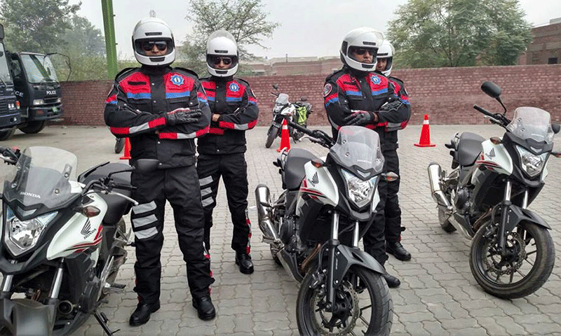 لاہور میں ڈولفن پولیس کی پاسنگ آﺅٹ پریڈ