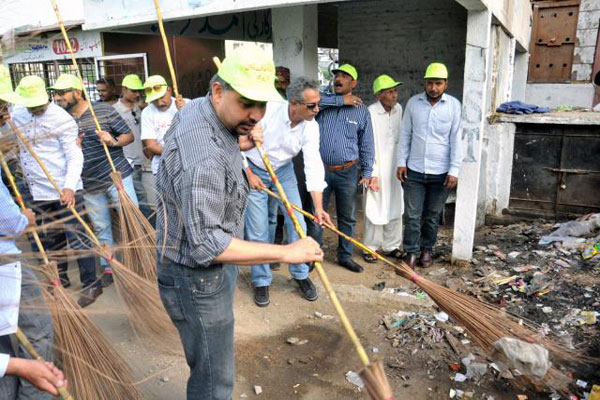 شہر سے روزانہ تین ہزار ٹن کچرا صاف کررہے ہیں،متحدہ کا دعویٰ