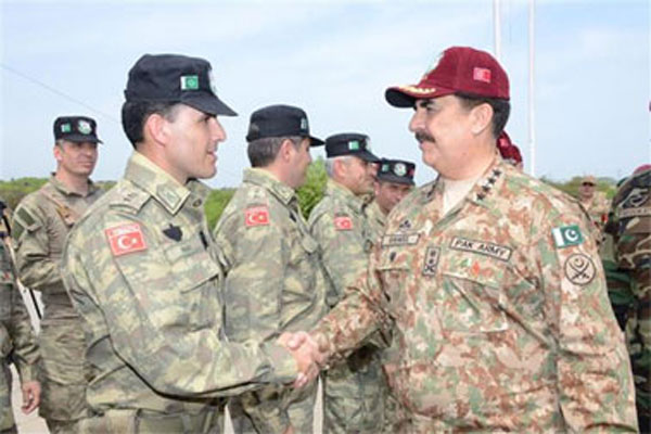 آرمی چیف کا انسداد دہشتگردی تربیتی مرکز پبی کا دورہ