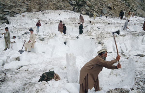 چترال:برفانی تودے کے نیچے سے مزید دو لاشیں نکال لی گئیں