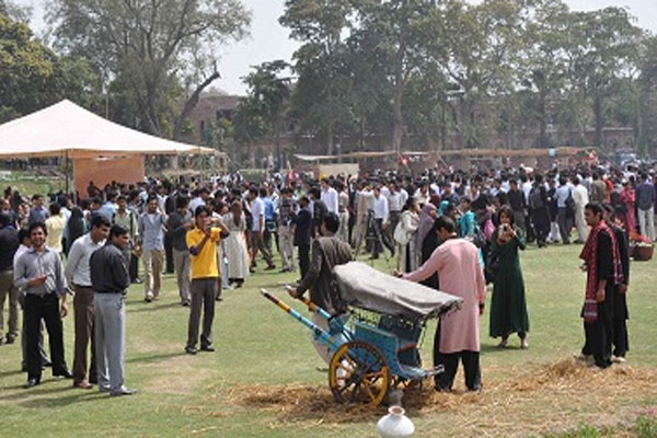 فیصل آباد: جی سی یونیورسٹی میں ثقافتی میلہ