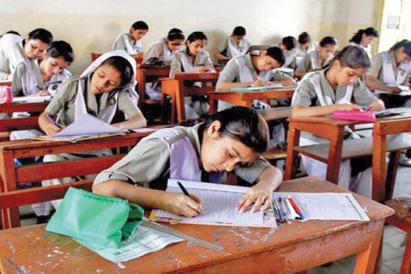 کراچی:میٹرک کے امتحانات کا آغاز،بیشترمراکزبجلی کی سہولت سے محروم