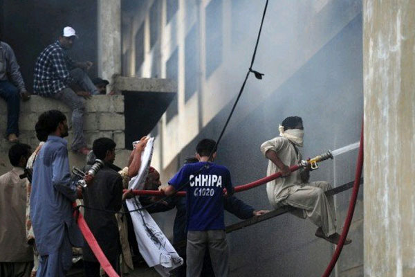 کراچی :سائیٹ میں فیکٹری میں آگ پر قابو پالیا گیا