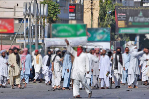 کراچی:شہر کے مختلف مقامات پر نامعلوم مشتعل افراد کی توڑ پھوڑ