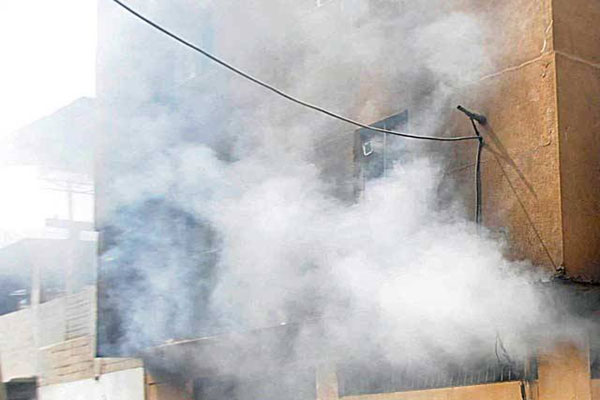 کراچی میں پینٹ فیکٹری میں لگی آگ تاحال بے قابو