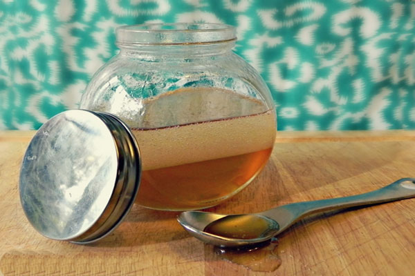 چہرے اور بال کو خوبصورت بنانا چاہتے ہیں تو یہ تیل ضرور استعمال کریں