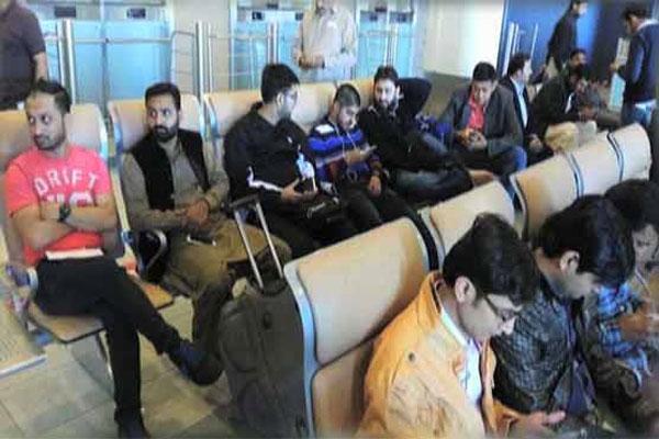 ماسکو میں پھنسے9 پاکستانی لاہورایئرپورٹ پہنچ گئے