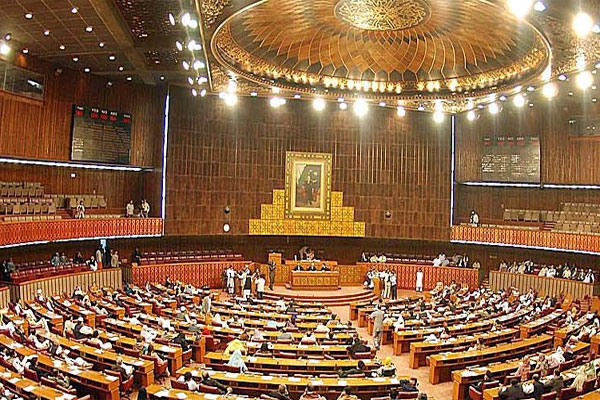 پارلیمنٹ :اپویشن کا احتجاج ،پی آئی اے نجکاری بل موخر