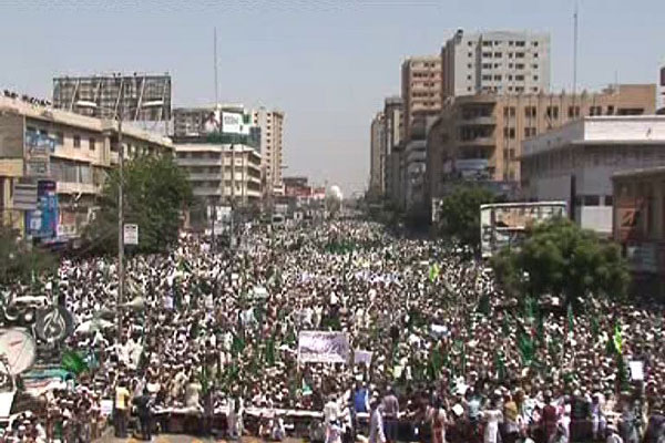 نمائش چورنگی پرمذہبی جماعتوں کا دھرنا دوسرے روزبھی جاری