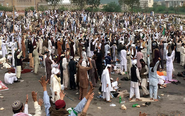 اسلام آباد:دھرنے کے قائدین اورحکومت کے درمیان مذاکرات کا تیسرا دورآج ہوگا