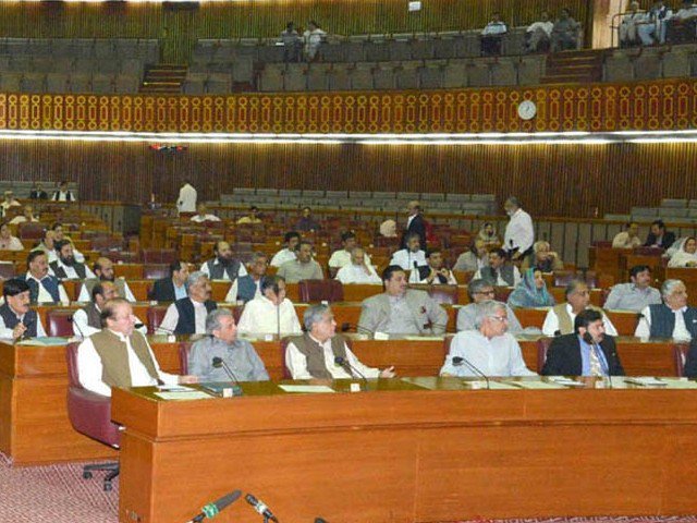 قومی اسمبلی میں پانامہ لیکس پر گرما گرم بحث