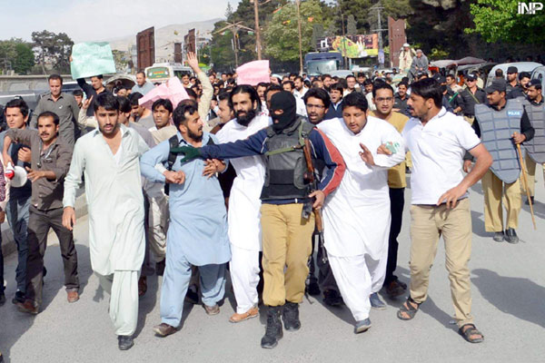 بلوچستان:ینگ ڈاکٹرزکا تنخواہوں میں اضافہ نہ ہونے کیخلاف احتجاج