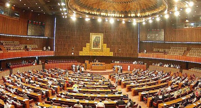 تحریک انصاف نے پانامہ لیکس پر تحر یک التو اجمع کروادی