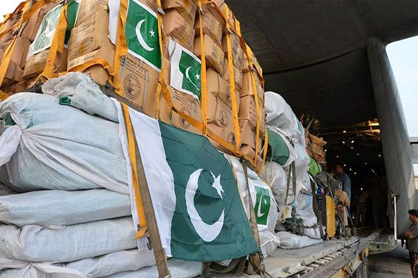 گلگت :پاک فضائیہ کے طیاروں کی گلگت میں امدادی سرگرمیاں