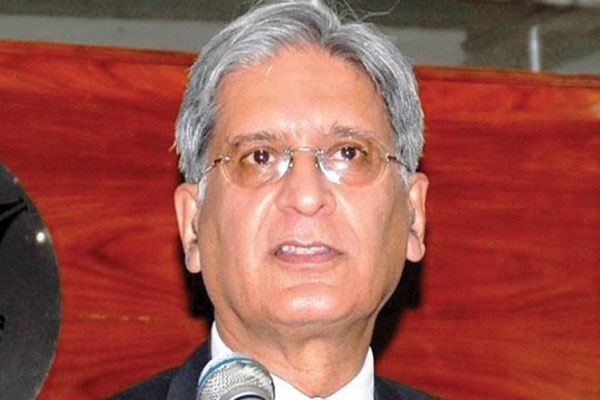 پانامہ لیکس کی تحقیقات ججز سے نہیں کرائی جاسکتی،اعتزاز احسن