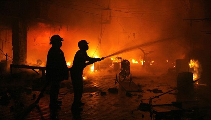 گوجرانوالہ :آٹومارکیٹ میں آتشزدگی، دکانیں جل کر خاکستر