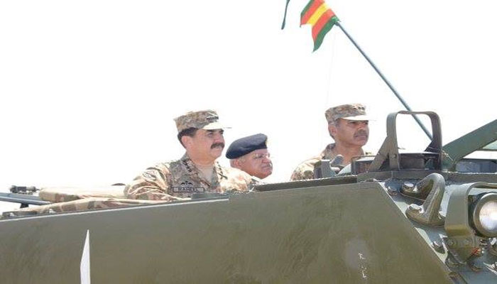 آرمی چیف کا جہلم میں جاری جنگی مشقوں کا معائنہ