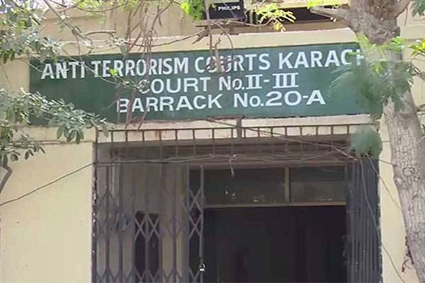 کراچی کی انسداددہشتگردی عدالت میں دستی بم پھٹ گیا،2افراد زخمی