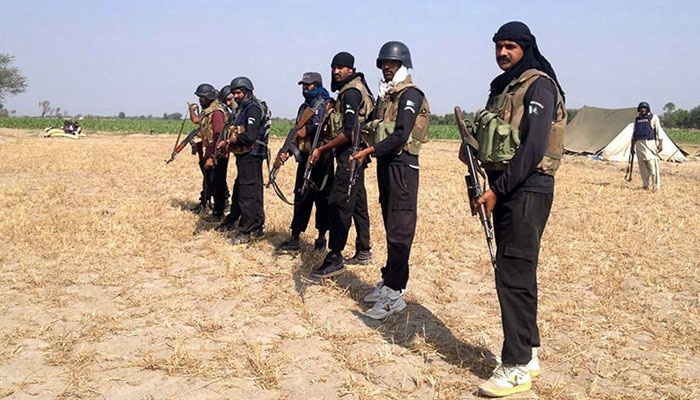 چھوٹوگینگ کےہتھیارنہ ڈالنےوالے کارندوں کیخلاف آپریشن جاری