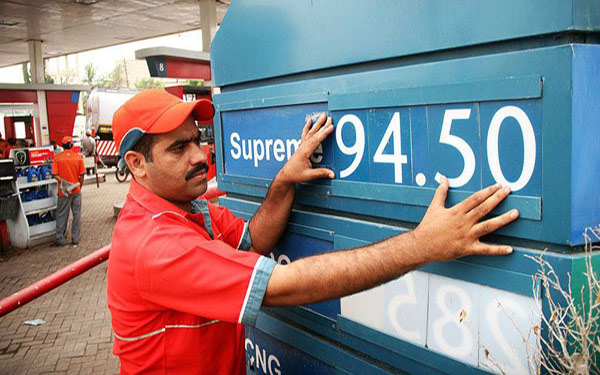 آج سے پیٹرول 1روپے50پیسے فی لیٹرمہنگا ہوگیا