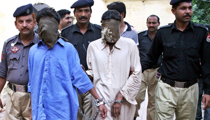 کراچی میں پولیس کی کارروائی،2جعلی اہلکاروں سمیت5ملزمان گرفتار
