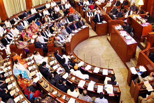 سندھ اسمبلی : پانی بحران اورتھرمیں بچوں کی اموات پرگرما گرمی