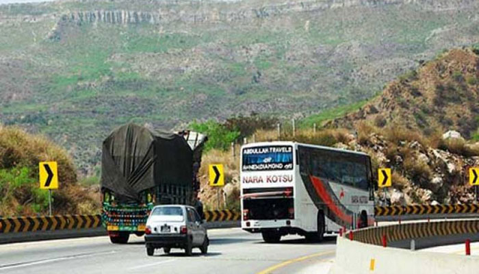 سوات میں گاڑی کھائی میں گرنے سے 2 افراد جاں بحق