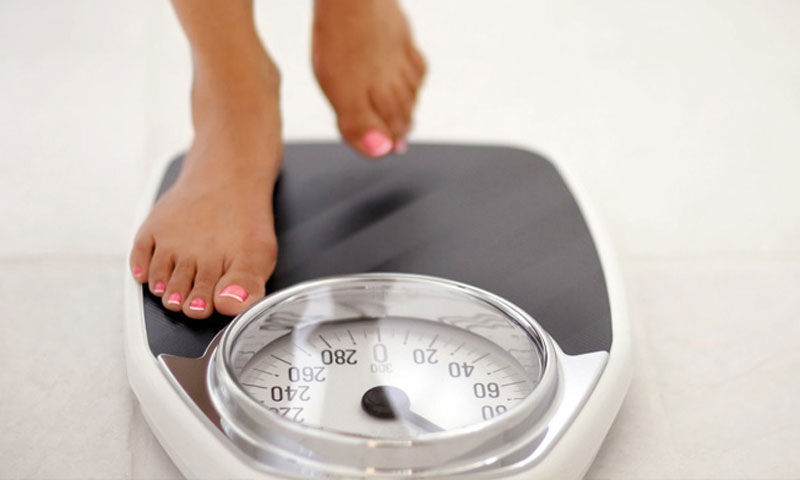 اگر آپ بڑھتے وزن سے پریشان ہیں تو یہ ترکیب اپنائیں