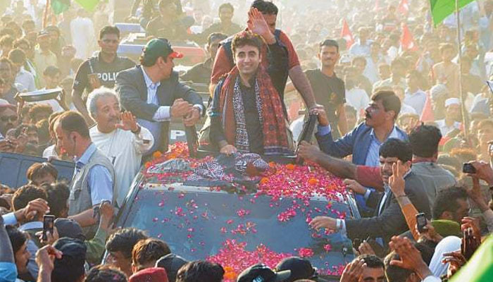 بلاول بھٹوکا قافلہ میرپور کی جانب رواں دواں