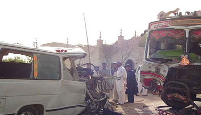 ڈیرہ مرادجمالی:مسافرویگن،کوچ میں تصادم ،4افراد جاں بحق