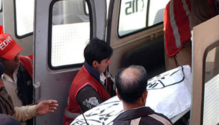 لوئردیر:گاڑی کھائی میں جاگری،4افراد جاں بحق