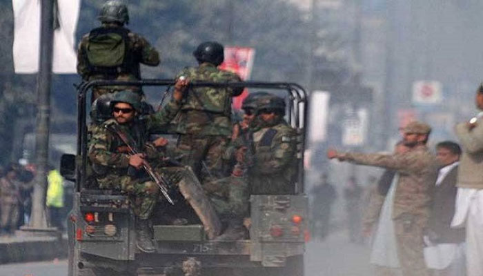 پشاورمیں ایف سی کی گاڑی پرفائرنگ،3 اہلکار شہید