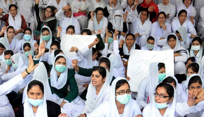 ملتان: نرسوں کا احتجاج پانچویں روز بھی جاری