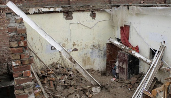 چارسدہ:مکان کی چھت منہدم،2 افراد جاں بحق