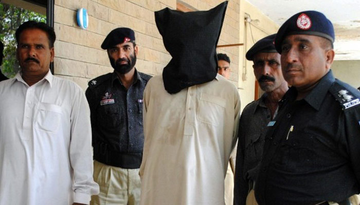 لاہور: پولیس کانسٹیبل منشیات فروخت کرتے &nbsp;ہوئےگرفتار