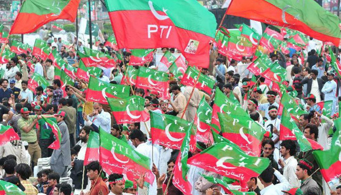 پی ٹی آئی جلسے سے قبل کارکن گتھم گتھا